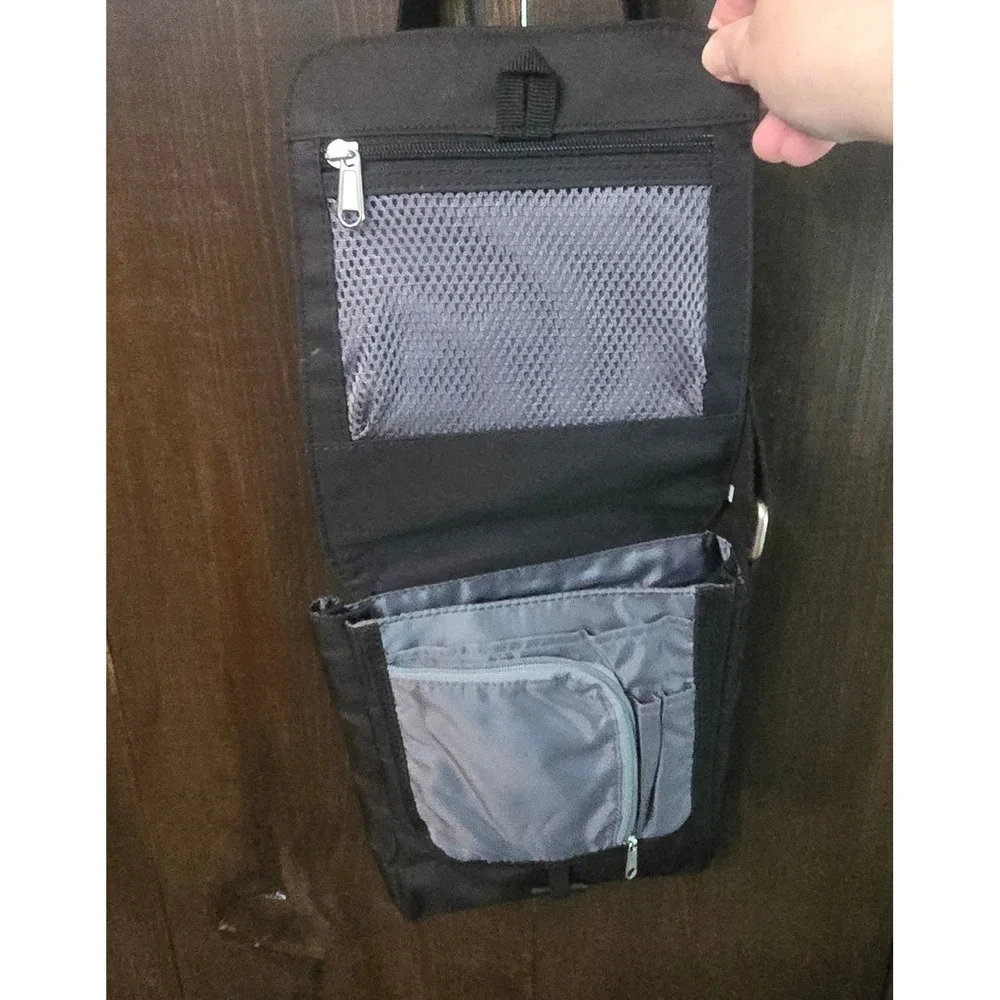 Duluth Trading Co Black Nylon Crossbody Messenger‎ Bag Organizer Travel Pouch